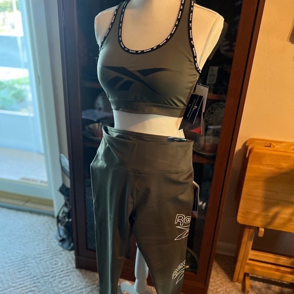 Reebok Active Wear Set /Leggings and Sports Bra, NEW - Picture 4 of 4